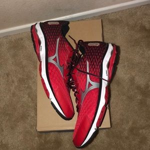 Mizuno wave rider 18 men running shoe size 11